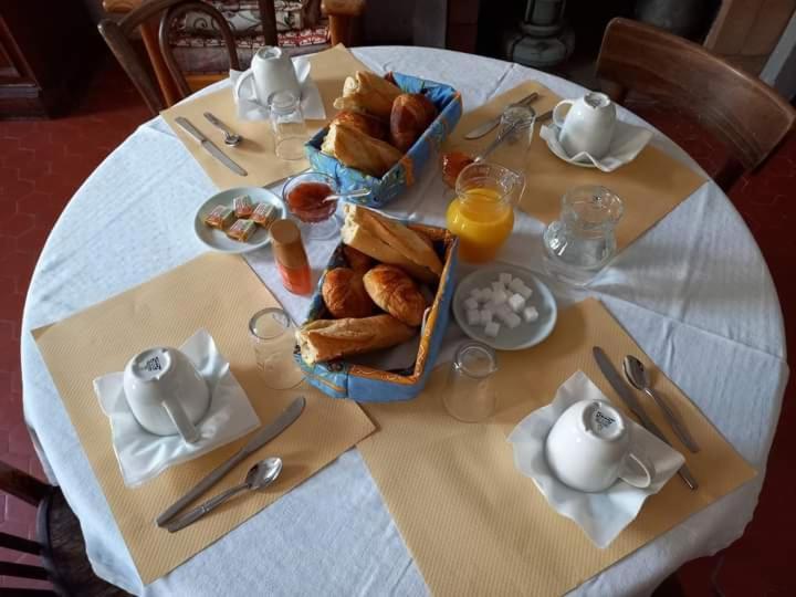 Hotel Du Cours Pertuis Dış mekan fotoğraf