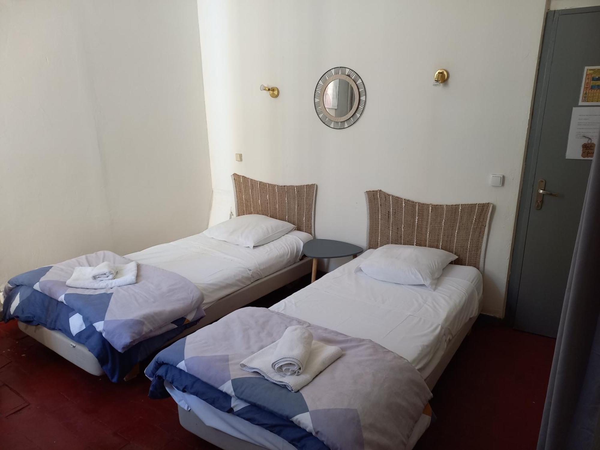 Hotel Du Cours Pertuis Dış mekan fotoğraf